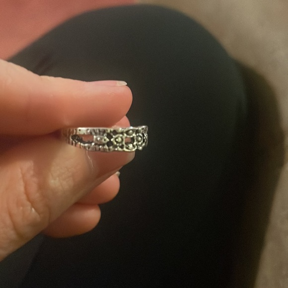 Silver ring - Picture 2 of 9